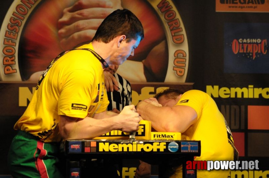 Nemiroff 2009 - Day 1 - Left hand # Siłowanie na ręce # Armwrestling # Armpower.net