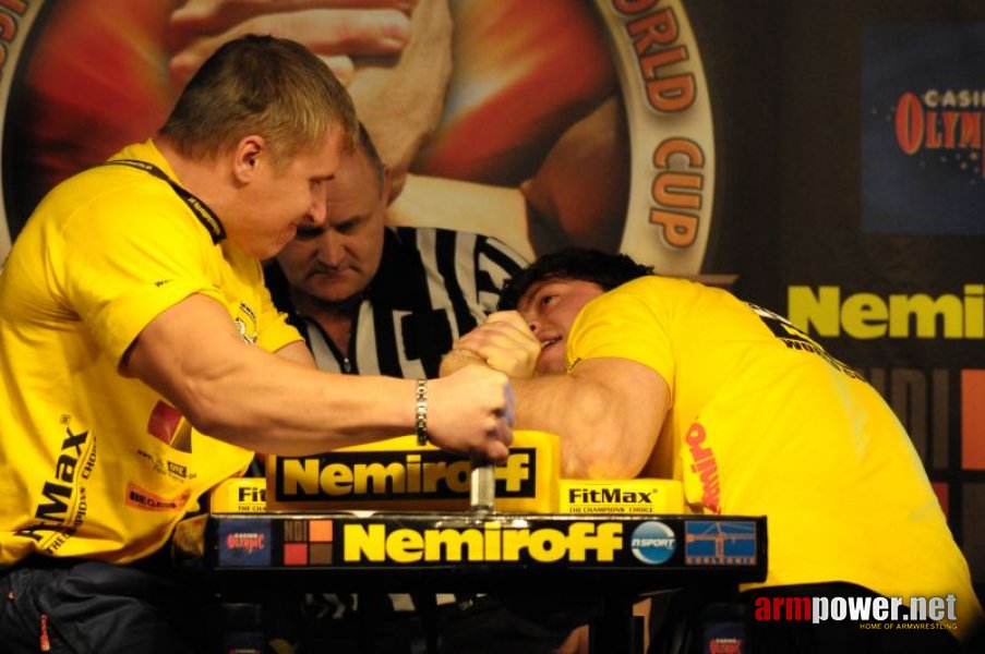 Nemiroff 2009 - Day 1 - Left hand # Siłowanie na ręce # Armwrestling # Armpower.net