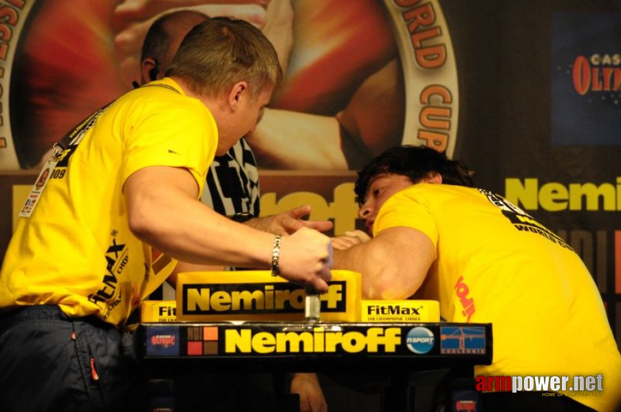 Nemiroff 2009 - Day 1 - Left hand # Siłowanie na ręce # Armwrestling # Armpower.net