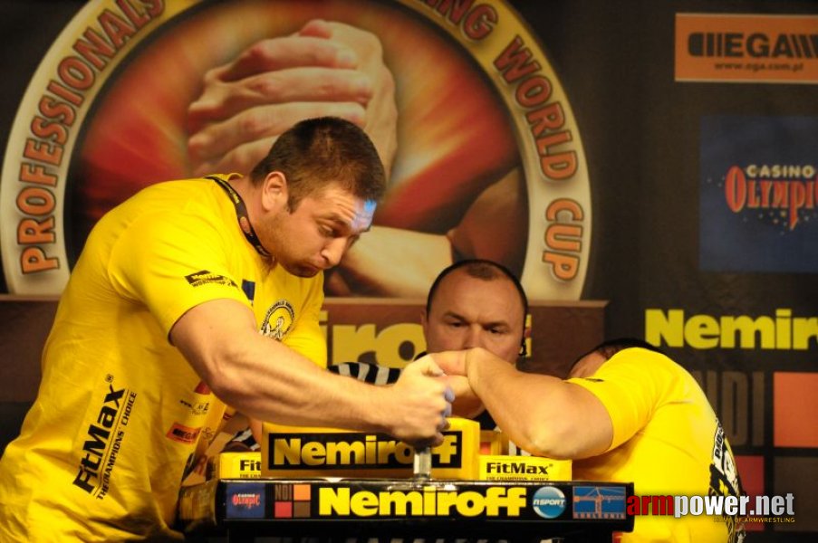 Nemiroff 2009 - Day 1 - Left hand # Siłowanie na ręce # Armwrestling # Armpower.net