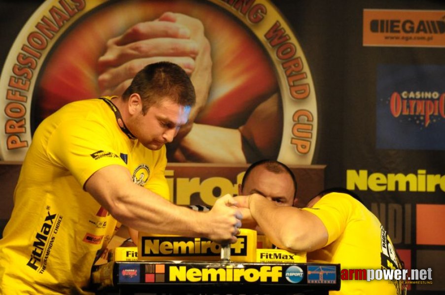 Nemiroff 2009 - Day 1 - Left hand # Siłowanie na ręce # Armwrestling # Armpower.net