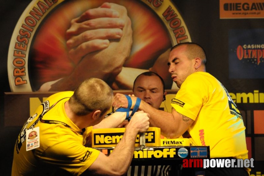 Nemiroff 2009 - Day 1 - Left hand # Siłowanie na ręce # Armwrestling # Armpower.net