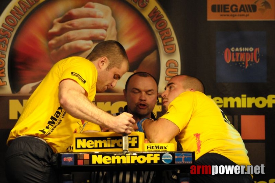 Nemiroff 2009 - Day 1 - Left hand # Siłowanie na ręce # Armwrestling # Armpower.net