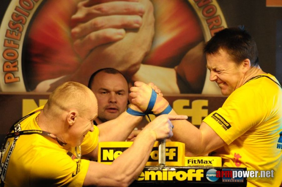 Nemiroff 2009 - Day 1 - Left hand # Siłowanie na ręce # Armwrestling # Armpower.net