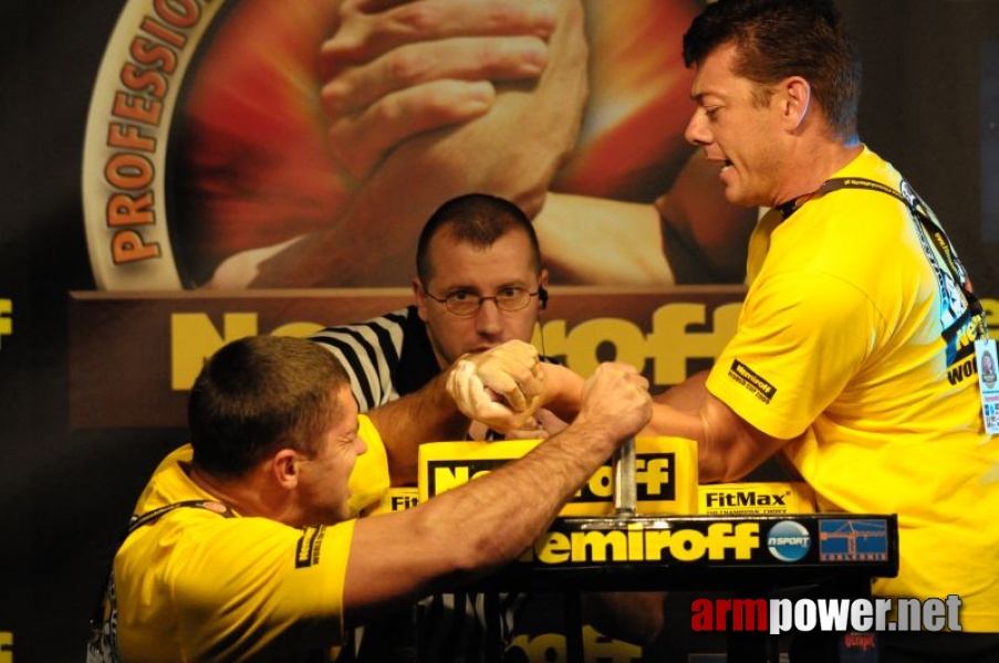 Nemiroff 2009 - Day 1 - Left hand # Siłowanie na ręce # Armwrestling # Armpower.net