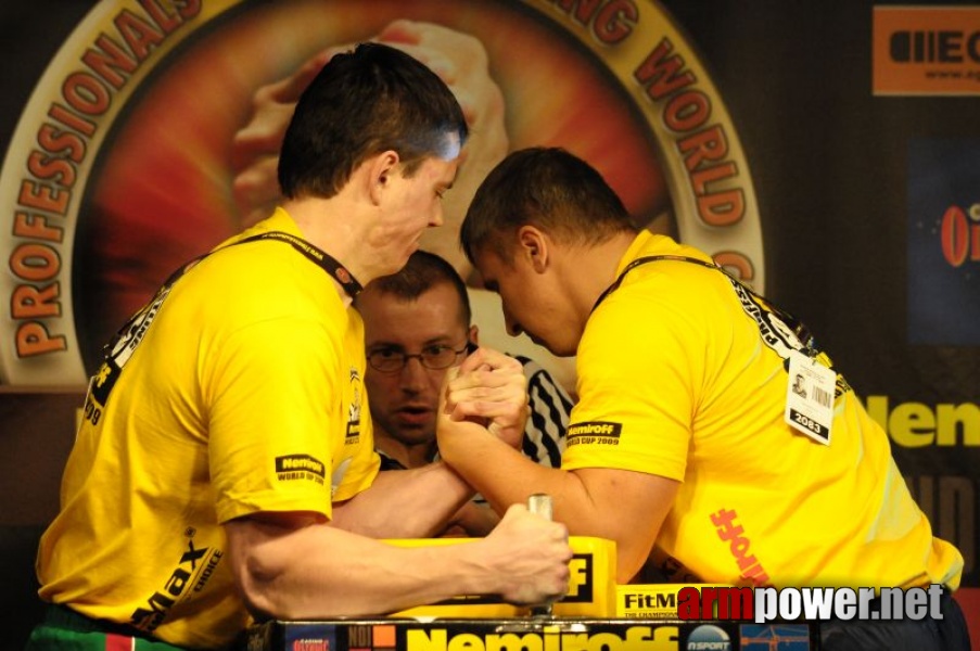 Nemiroff 2009 - Day 1 - Left hand # Siłowanie na ręce # Armwrestling # Armpower.net