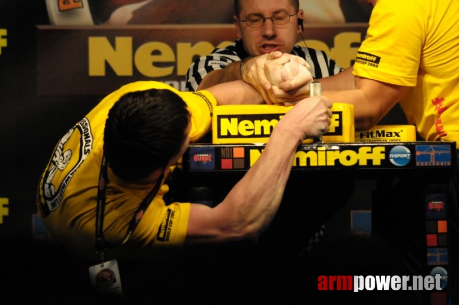 Nemiroff 2009 - Day 1 - Left hand # Siłowanie na ręce # Armwrestling # Armpower.net