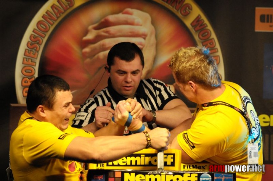 Nemiroff 2009 - Day 1 - Left hand # Siłowanie na ręce # Armwrestling # Armpower.net