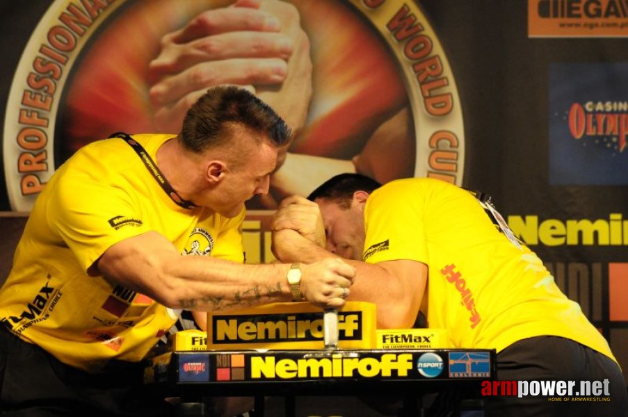 Nemiroff 2009 - Day 1 - Left hand # Siłowanie na ręce # Armwrestling # Armpower.net