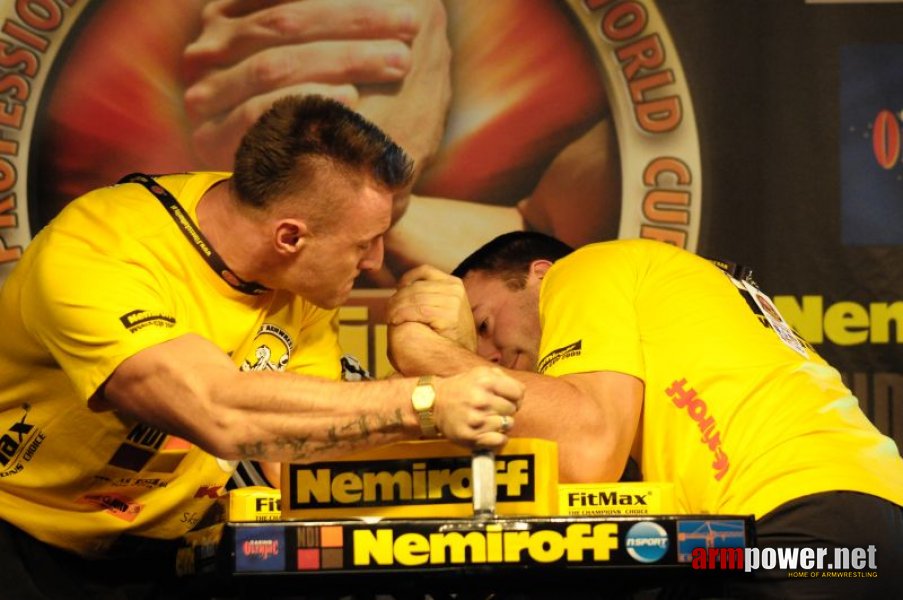 Nemiroff 2009 - Day 1 - Left hand # Siłowanie na ręce # Armwrestling # Armpower.net