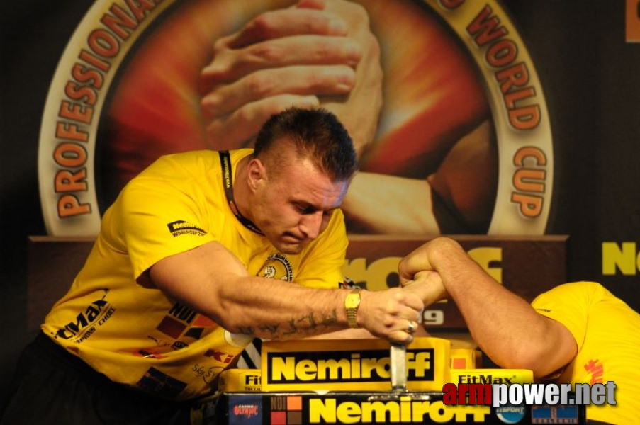 Nemiroff 2009 - Day 1 - Left hand # Siłowanie na ręce # Armwrestling # Armpower.net