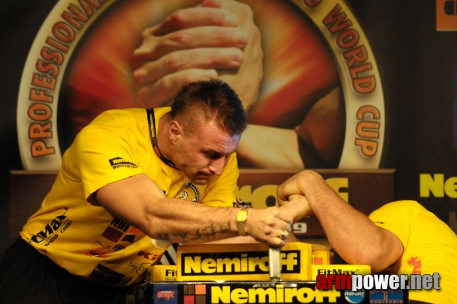 Nemiroff 2009 - Day 1 - Left hand # Siłowanie na ręce # Armwrestling # Armpower.net