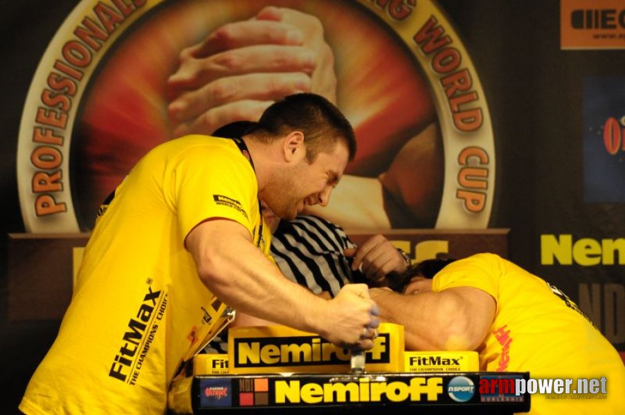 Nemiroff 2009 - Day 1 - Left hand # Siłowanie na ręce # Armwrestling # Armpower.net