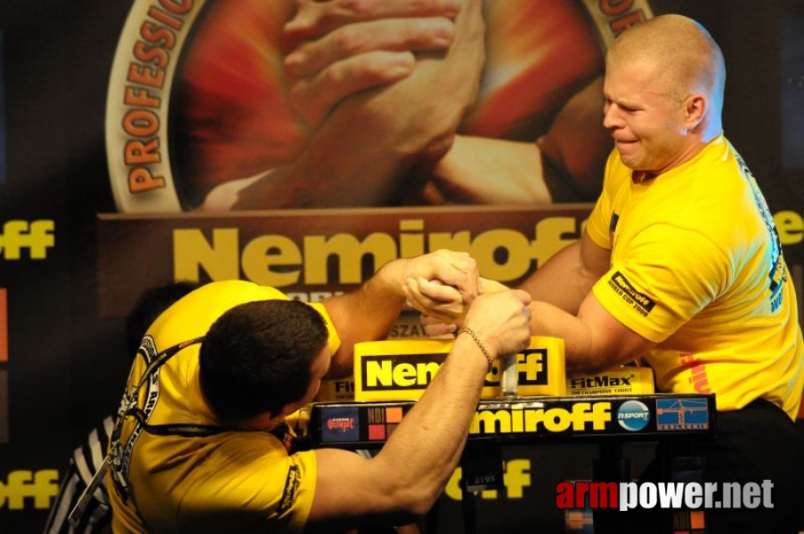 Nemiroff 2009 - Day 1 - Left hand # Siłowanie na ręce # Armwrestling # Armpower.net