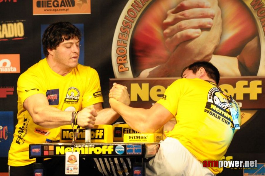 Nemiroff 2009 - Day 1 - Left hand # Siłowanie na ręce # Armwrestling # Armpower.net