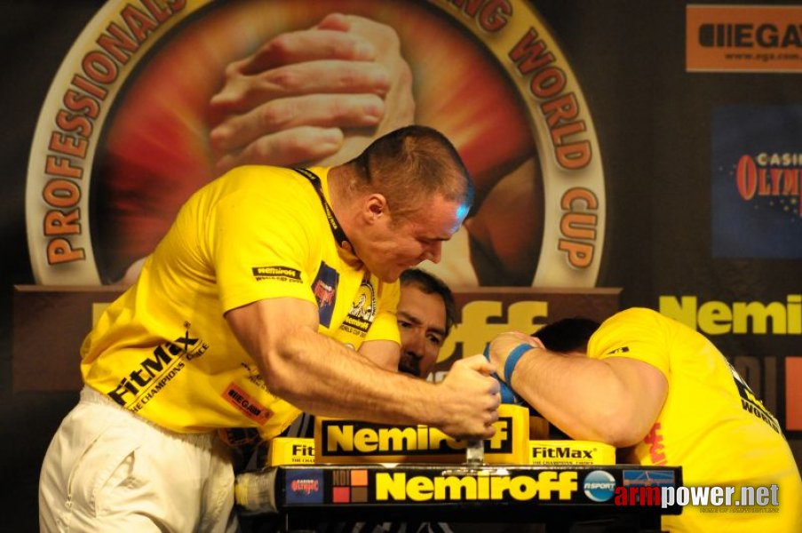 Nemiroff 2009 - Day 1 - Left hand # Siłowanie na ręce # Armwrestling # Armpower.net