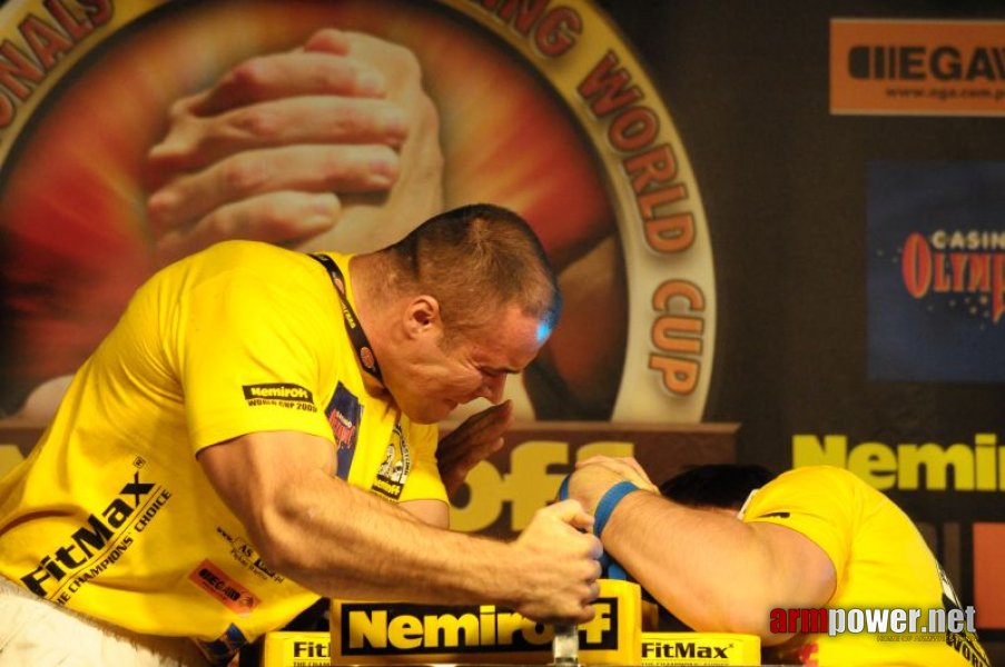 Nemiroff 2009 - Day 1 - Left hand # Siłowanie na ręce # Armwrestling # Armpower.net