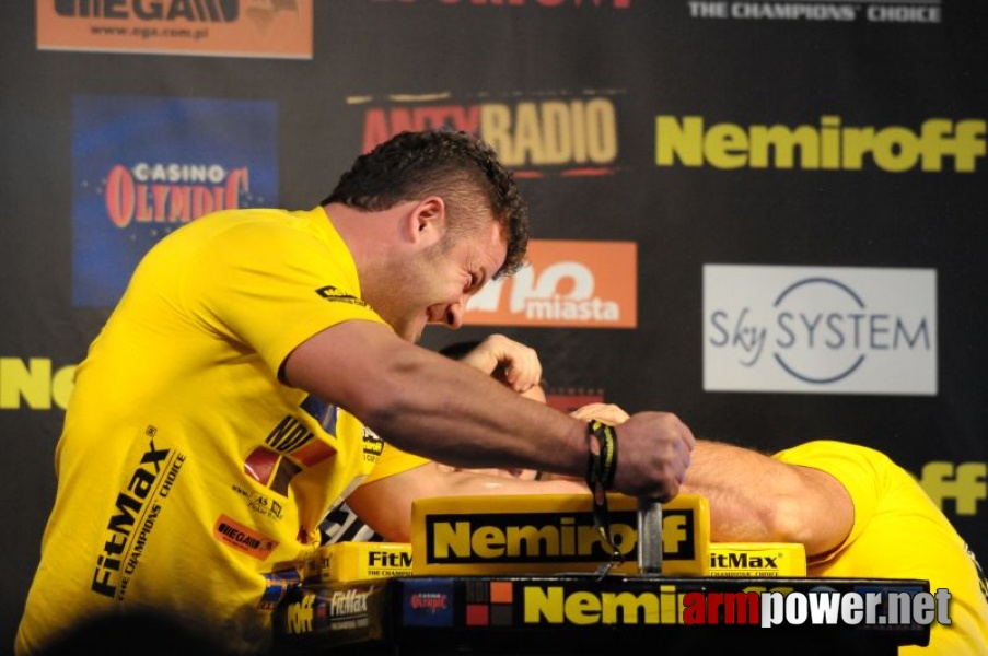 Nemiroff 2009 - Day 1 - Left hand # Siłowanie na ręce # Armwrestling # Armpower.net