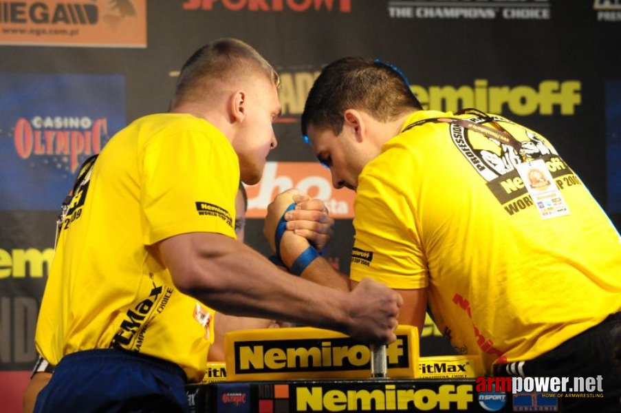 Nemiroff 2009 - Day 1 - Left hand # Siłowanie na ręce # Armwrestling # Armpower.net