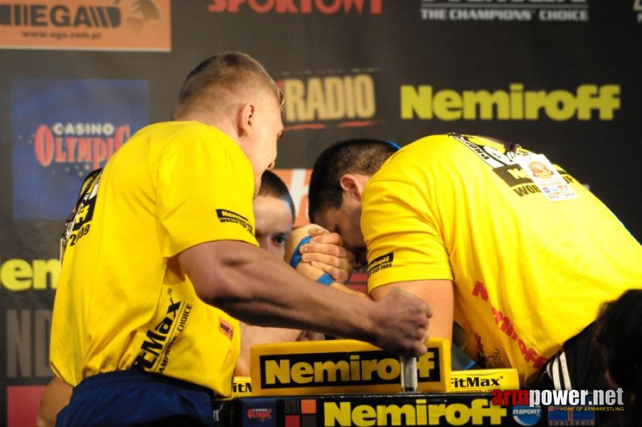 Nemiroff 2009 - Day 1 - Left hand # Siłowanie na ręce # Armwrestling # Armpower.net