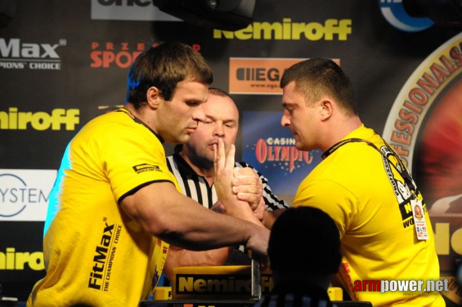 Nemiroff 2009 - Day 1 - Left hand # Siłowanie na ręce # Armwrestling # Armpower.net