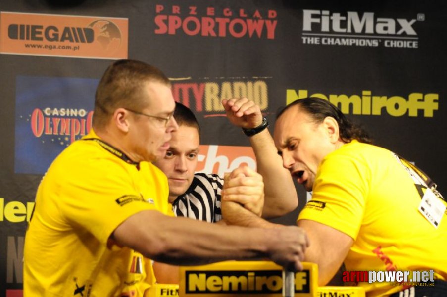 Nemiroff 2009 - Day 1 - Left hand # Siłowanie na ręce # Armwrestling # Armpower.net