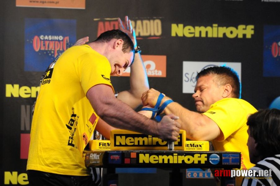 Nemiroff 2009 - Day 1 - Left hand # Siłowanie na ręce # Armwrestling # Armpower.net