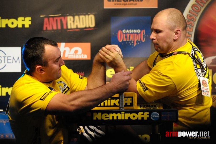 Nemiroff 2009 - Day 1 - Left hand # Siłowanie na ręce # Armwrestling # Armpower.net