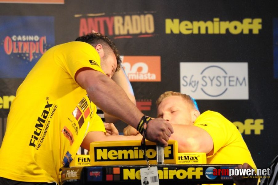 Nemiroff 2009 - Day 1 - Left hand # Siłowanie na ręce # Armwrestling # Armpower.net