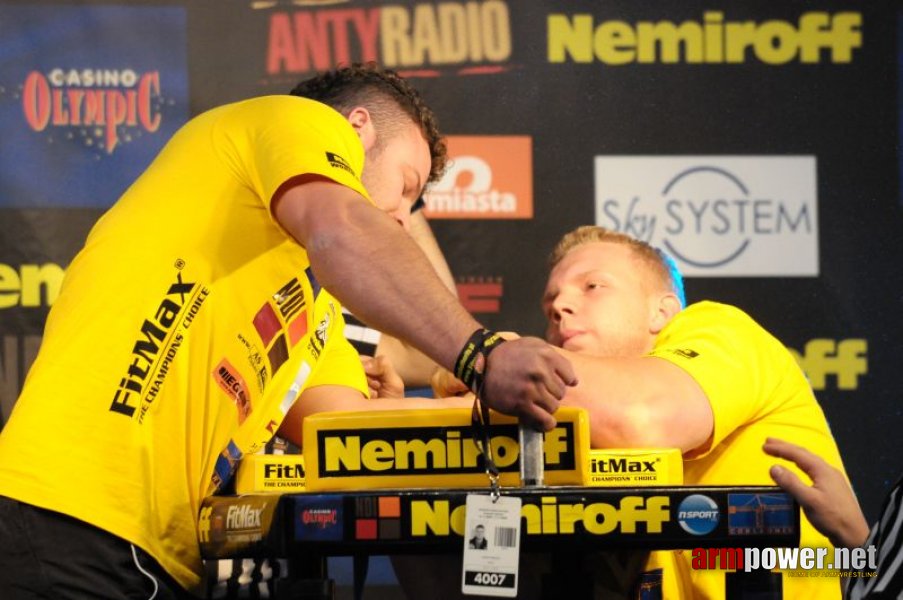 Nemiroff 2009 - Day 1 - Left hand # Siłowanie na ręce # Armwrestling # Armpower.net