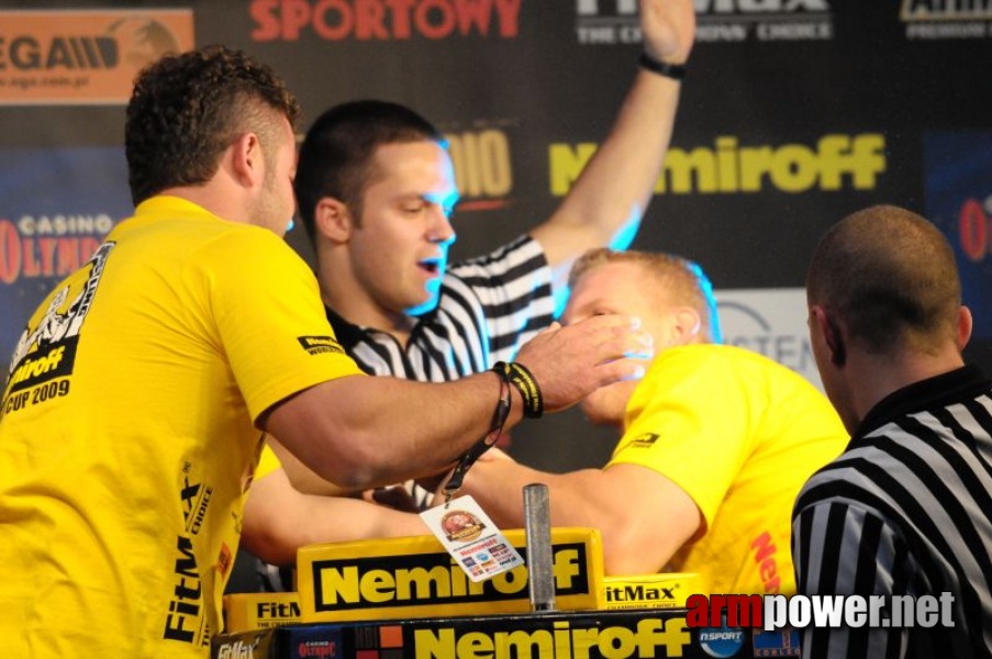 Nemiroff 2009 - Day 1 - Left hand # Armwrestling # Armpower.net