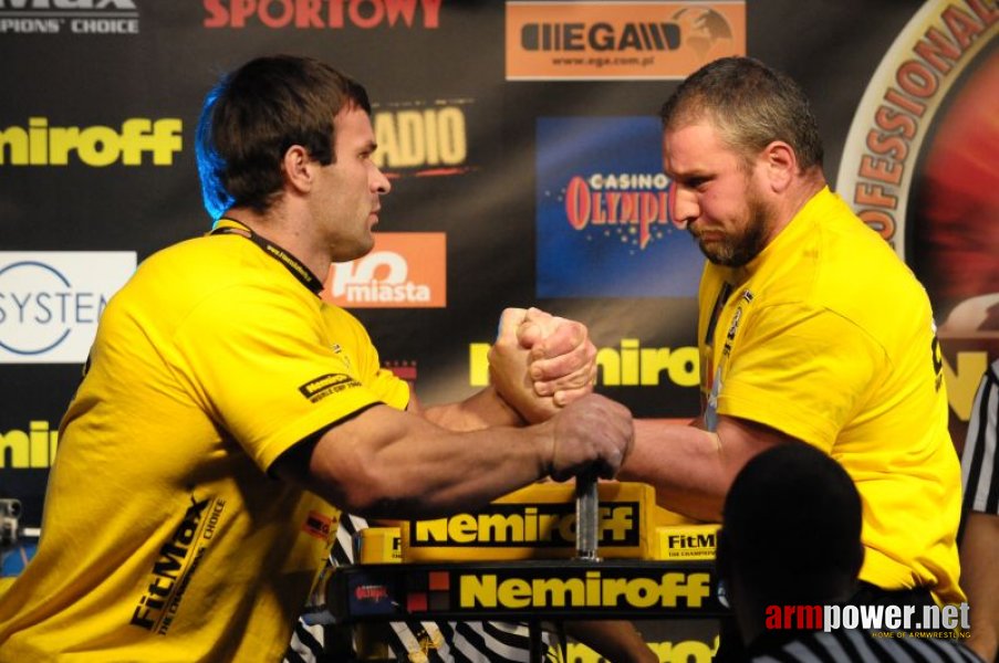 Nemiroff 2009 - Day 1 - Left hand # Siłowanie na ręce # Armwrestling # Armpower.net