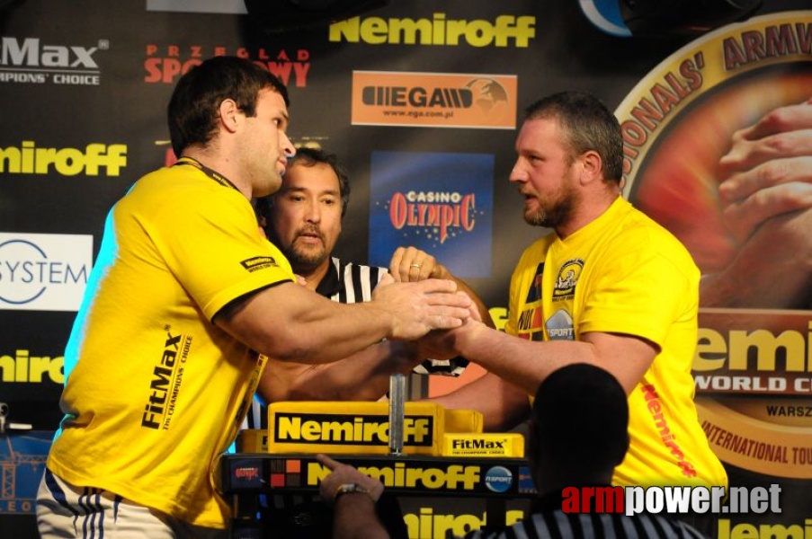 Nemiroff 2009 - Day 1 - Left hand # Siłowanie na ręce # Armwrestling # Armpower.net