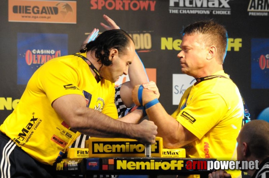 Nemiroff 2009 - Day 1 - Left hand # Siłowanie na ręce # Armwrestling # Armpower.net