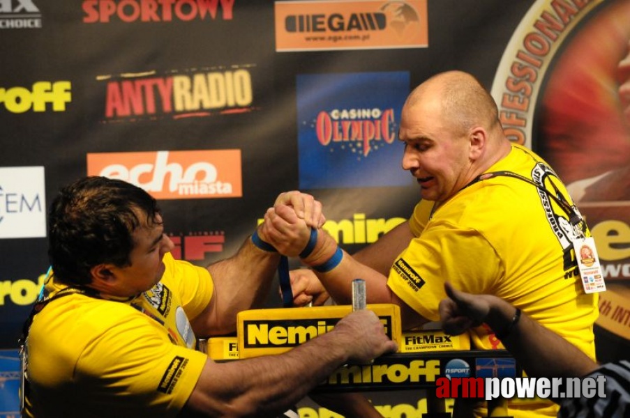 Nemiroff 2009 - Day 1 - Left hand # Siłowanie na ręce # Armwrestling # Armpower.net