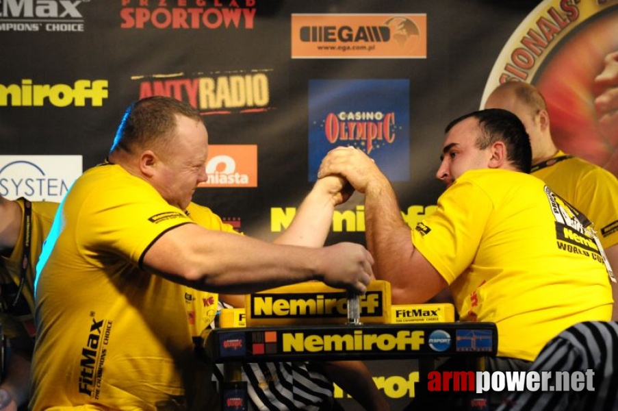 Nemiroff 2009 - Day 1 - Left hand # Siłowanie na ręce # Armwrestling # Armpower.net