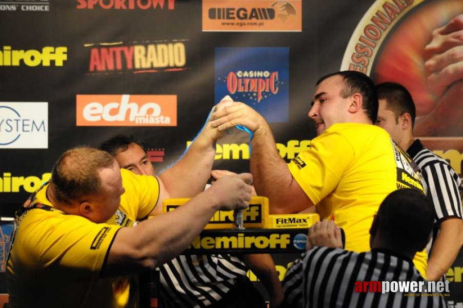 Nemiroff 2009 - Day 1 - Left hand # Siłowanie na ręce # Armwrestling # Armpower.net