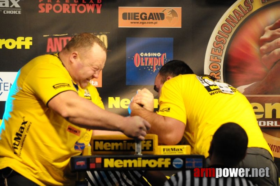 Nemiroff 2009 - Day 1 - Left hand # Siłowanie na ręce # Armwrestling # Armpower.net