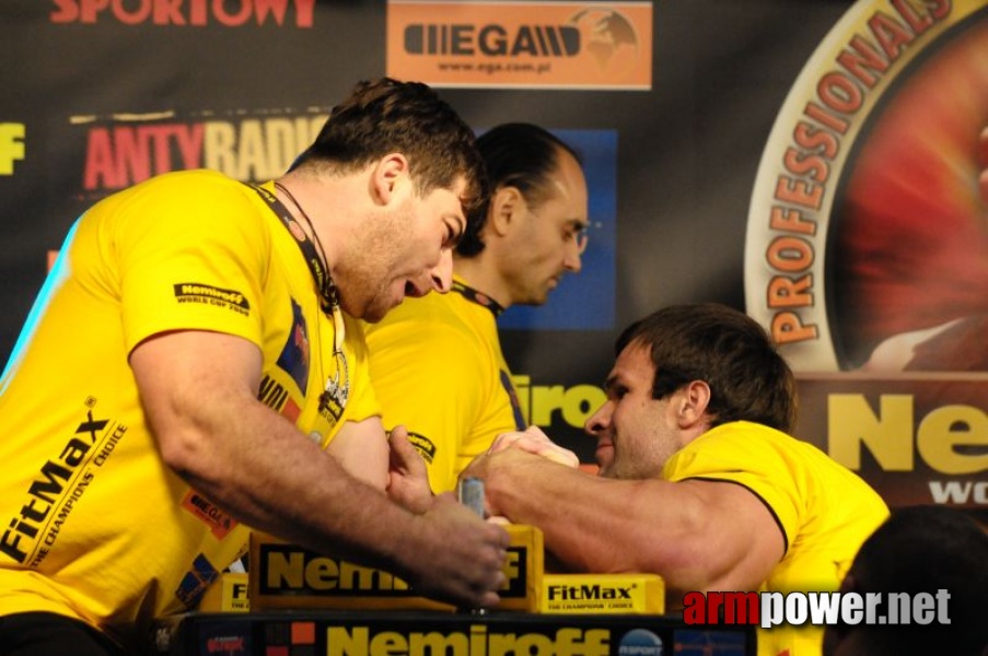 Nemiroff 2009 - Day 1 - Left hand # Siłowanie na ręce # Armwrestling # Armpower.net