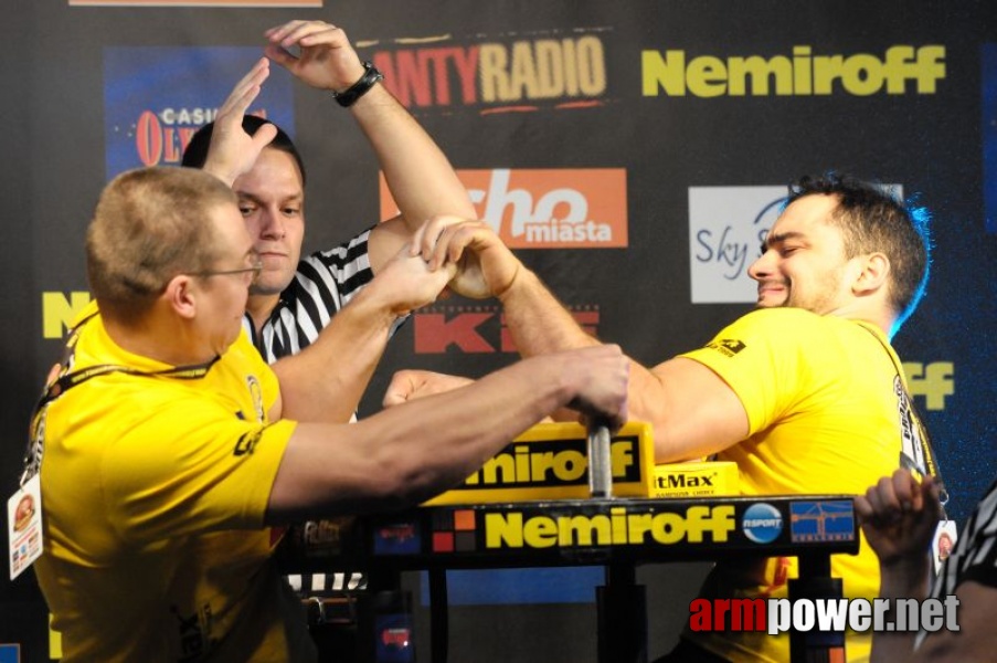 Nemiroff 2009 - Day 1 - Left hand # Siłowanie na ręce # Armwrestling # Armpower.net