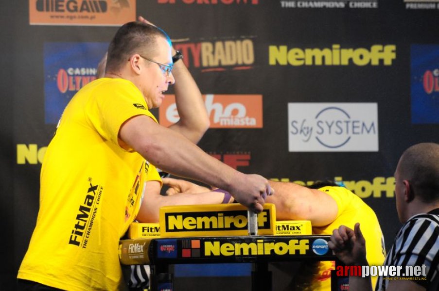 Nemiroff 2009 - Day 1 - Left hand # Siłowanie na ręce # Armwrestling # Armpower.net