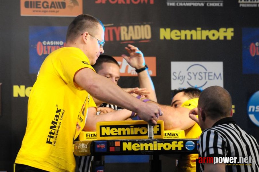 Nemiroff 2009 - Day 1 - Left hand # Siłowanie na ręce # Armwrestling # Armpower.net