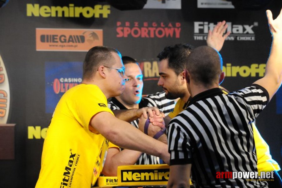 Nemiroff 2009 - Day 1 - Left hand # Siłowanie na ręce # Armwrestling # Armpower.net