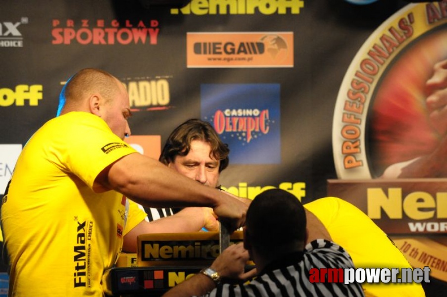 Nemiroff 2009 - Day 1 - Left hand # Siłowanie na ręce # Armwrestling # Armpower.net