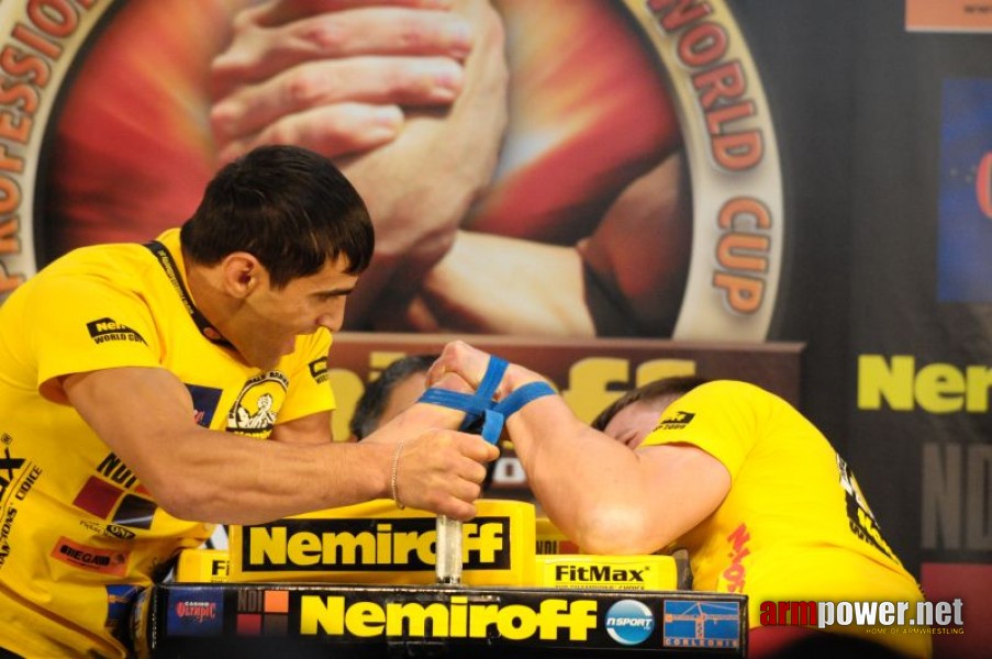 Nemiroff 2009 - Day 1 - Left hand # Siłowanie na ręce # Armwrestling # Armpower.net