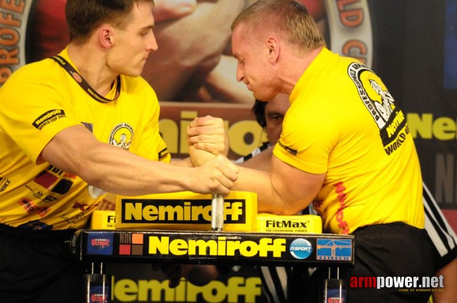 Nemiroff 2009 - Day 1 - Left hand # Siłowanie na ręce # Armwrestling # Armpower.net