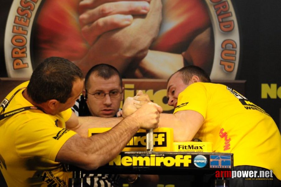 Nemiroff 2009 - Day 1 - Left hand # Siłowanie na ręce # Armwrestling # Armpower.net