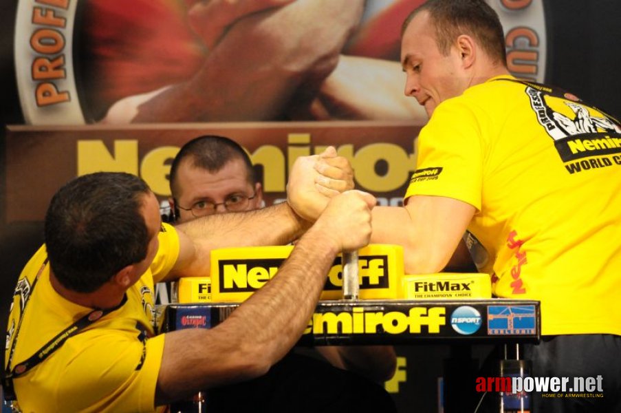 Nemiroff 2009 - Day 1 - Left hand # Siłowanie na ręce # Armwrestling # Armpower.net