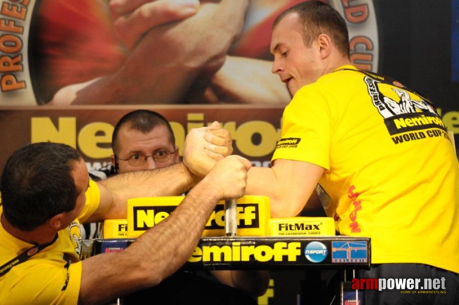 Nemiroff 2009 - Day 1 - Left hand # Siłowanie na ręce # Armwrestling # Armpower.net