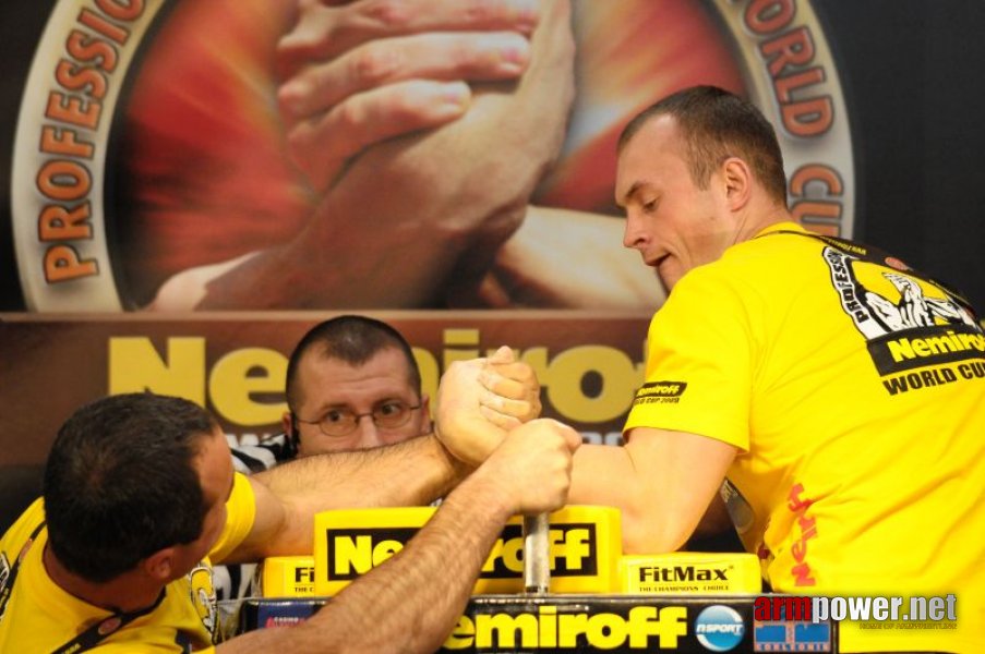 Nemiroff 2009 - Day 1 - Left hand # Siłowanie na ręce # Armwrestling # Armpower.net